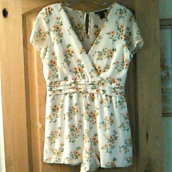 XXI Floral Romper  - Picture 1 of 10